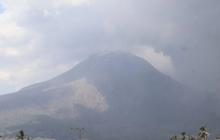 Gunung Lewotobi Laki-laki Erupsi Pagi Ini, Warga Diminta Menjauh