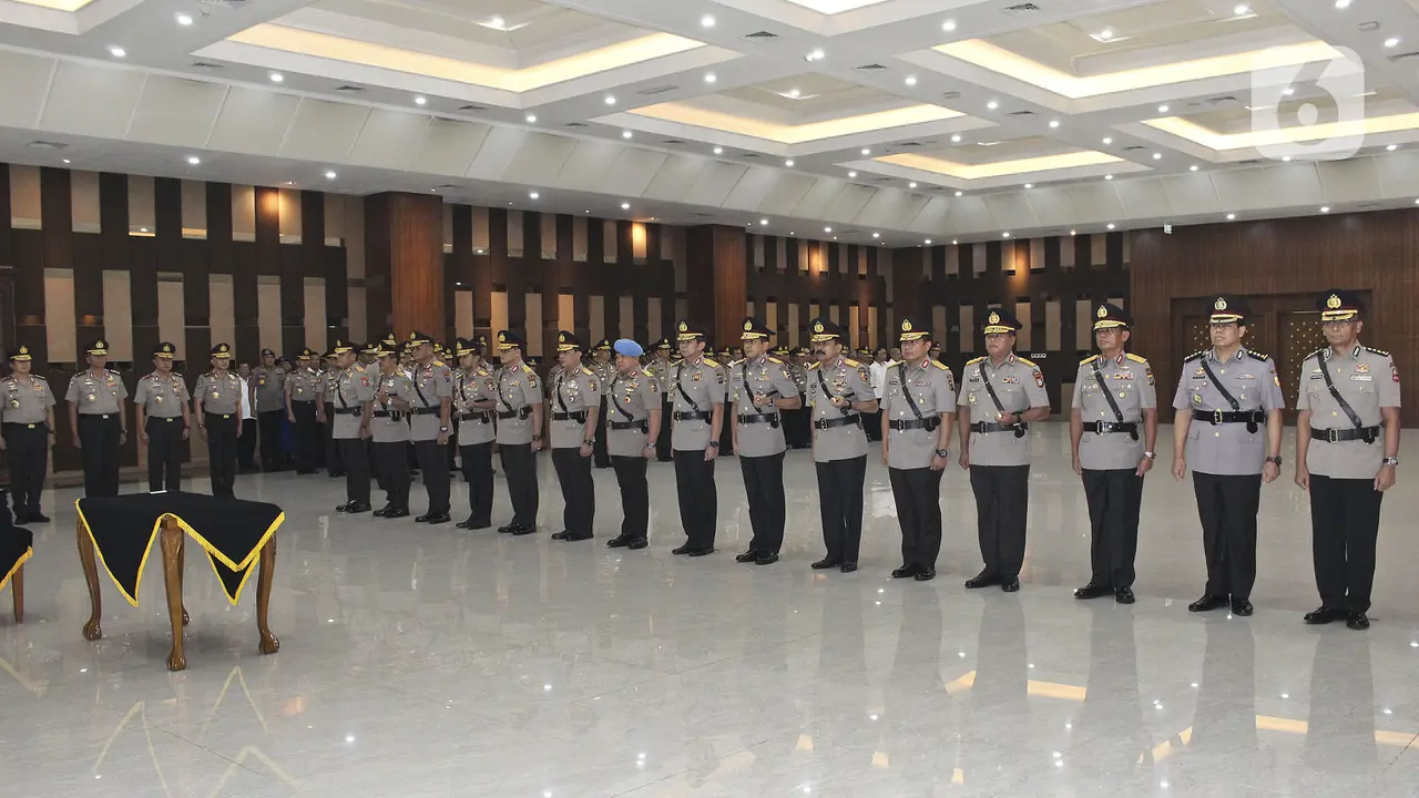 Kapolri Serah Terimakan Jabatan Kabaharkam, Kabareskrim dan Beberapa Kapolda