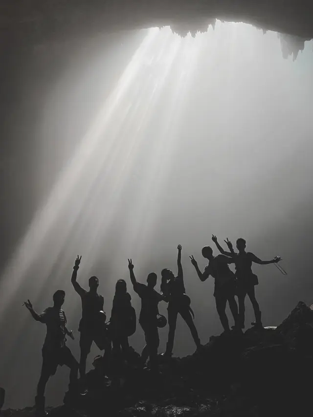 6 Momen Seru Refal Hady Liburan ke Gua Jomblang Bersama Sabahat