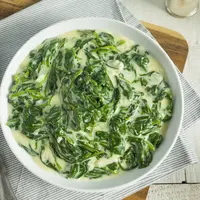 Resep creamy spinach./Copyright shutterstock.com/g/bhofack2