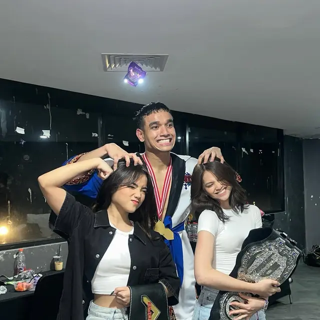 6 Potret Kedekatan Fuji dan Maudy Effrosina Pacar Fadly Faisal, Bak Kakak Adik