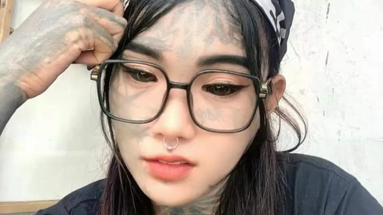 Selebgram Mondy Tatto atau Mondy Punk.