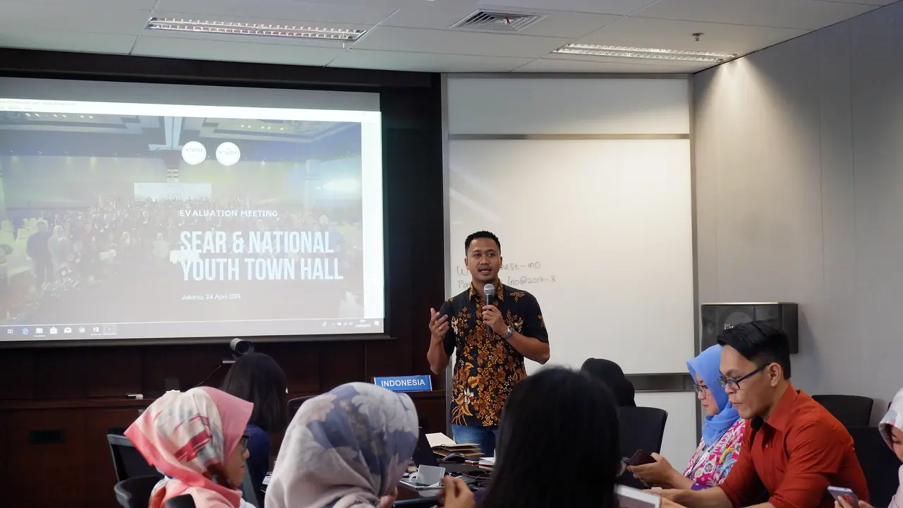 Egi Abdul Wahid, Direktur Program CISDI dalam Diskusi Strategi Keterlibatan Pemuda untuk Pembangunan Kesehatan