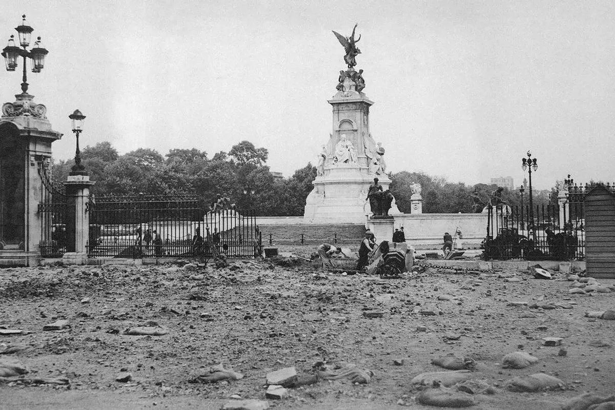 Nazi jatuhkan bom di Istana Buckingham pada September 1940