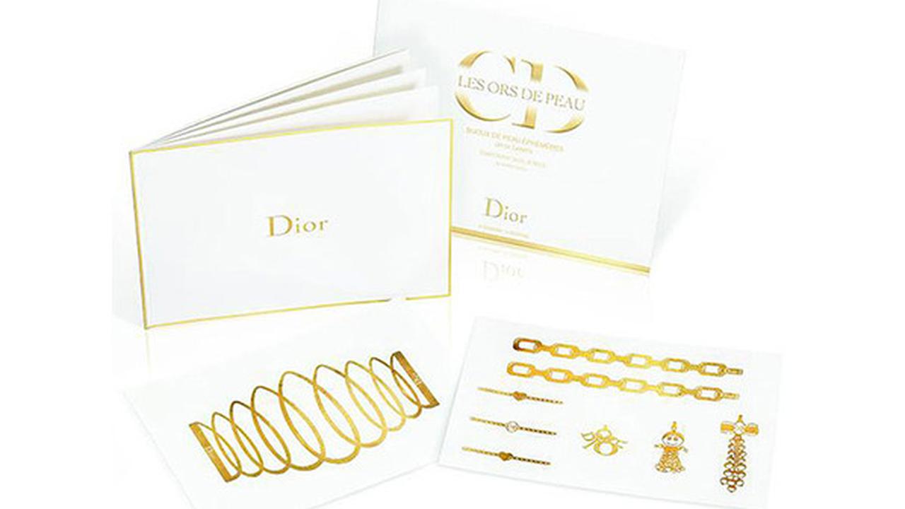 Isi satu set tato emas keluaran Dior