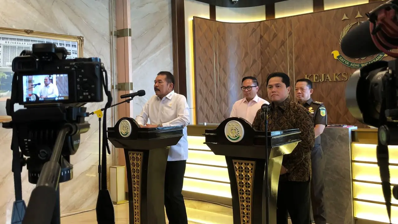 Penyerahan pengelolaan Asset perkara Jiwasraya dan Asabri dari Kejaksaan Agung RI kepada kementerian BUMN” yang dilakukan oleh Jaksa Agung Sanitiar Burhanuddin dan Menteri BUMN Erick Thohir. (Tira/Liputan6.com)