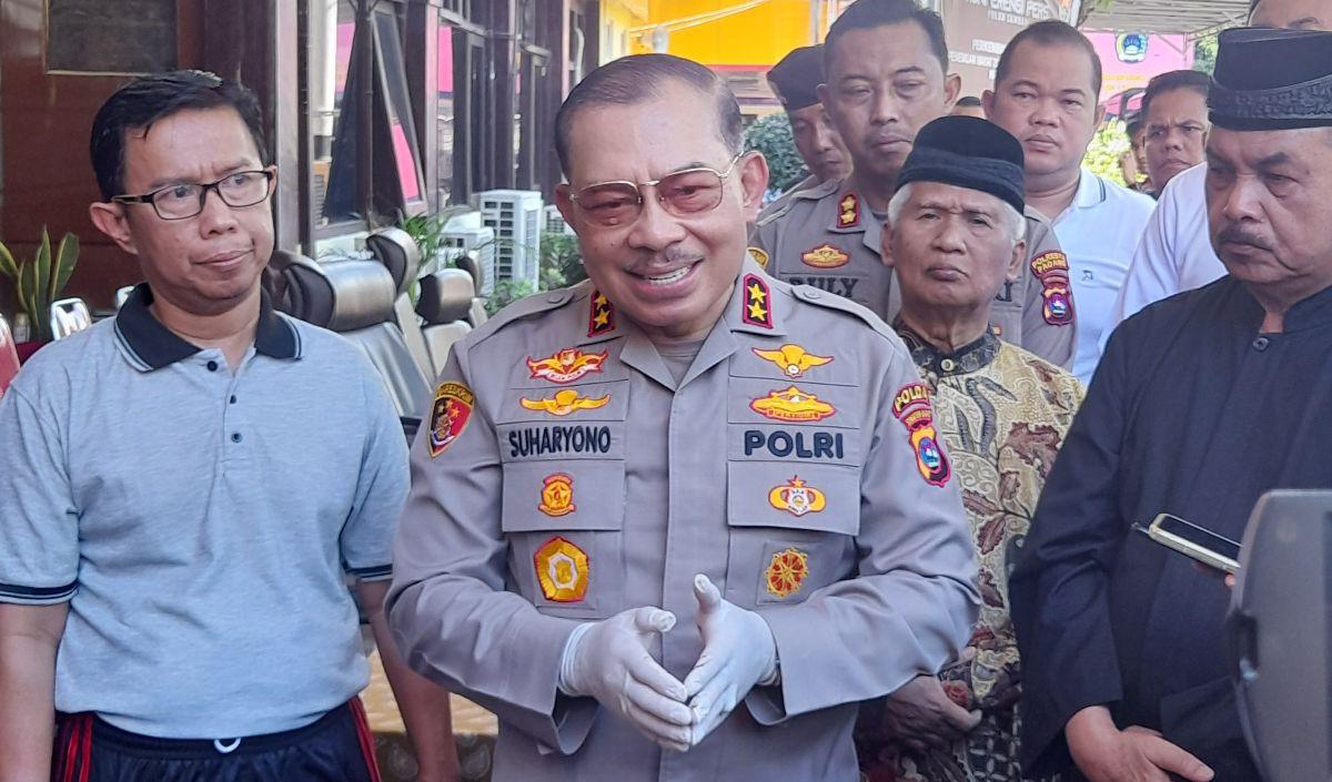 Jenderal bintang dua Polri itu membantah rekaman CCTV di Mapolsek itu hilang atau rusak. <br>