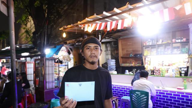 Masyarakat dari berbagai profesi menerima undangan acara pada 17 Agustus di Istana Merdeka  (Foto: Biro Pers, Media, dan Informasi Sekretariat Presiden)