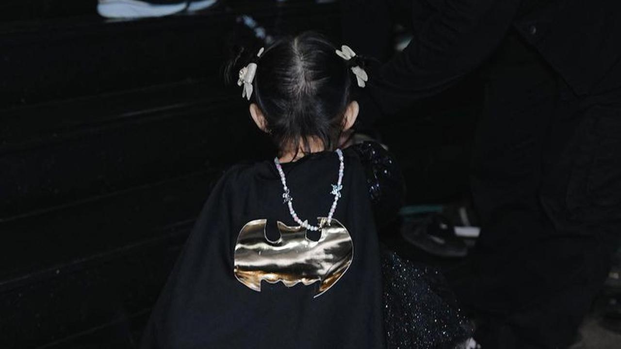 Tak hanya itu, ada juga yang menyebut Ameena bak boneka. Potretnya lucu banget.