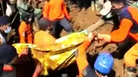 Jasad Ibu-Anak Korban Longsor Banjarnegara Ditemukan Berpelukan