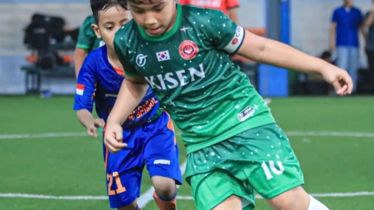 Kemampuan Judeo dalam sepak bola tentunya hasil dari latihan yang konsisten, sehingga ia mendapatkan posisi sebagai kapten di timnya.<br>