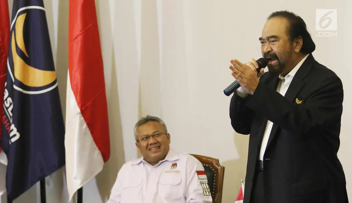 Ketua Umum Partai Nasdem Surya Paloh memberi sambutan dalam verifaksi faktual parpol peserta pemilu di Kantor DPP Partai Nasdem, Jakarta, Minggu (28/1). (Liputan6.com/Angga Yunar)