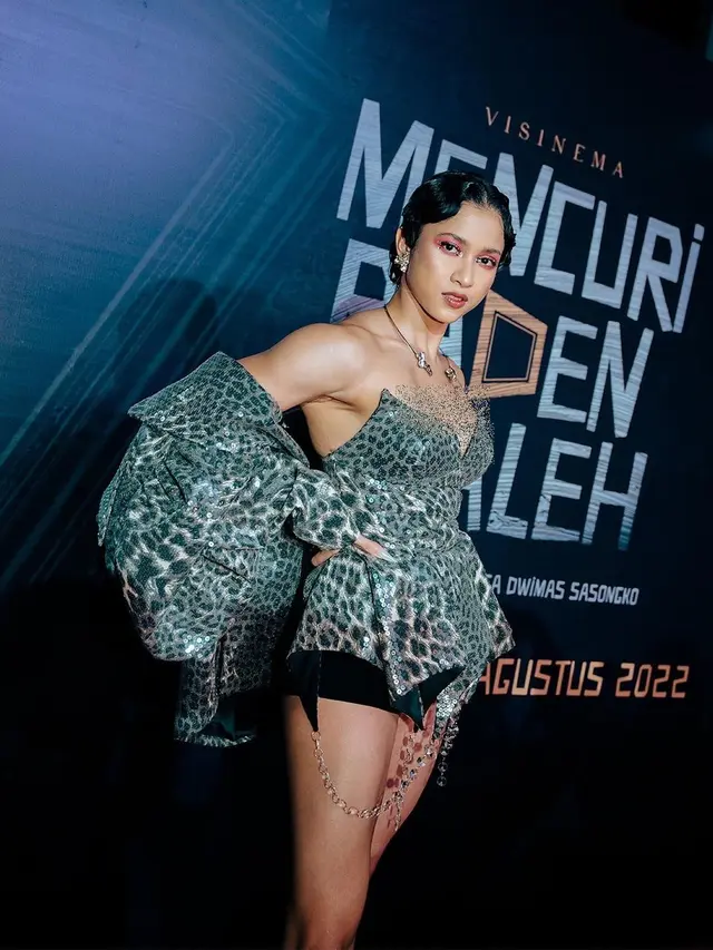 7 Potret Pemain Film Mencuri Raden Saleh di Red Carpet Premiere, Curi Perhatian