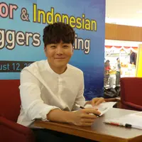 Acara Fansigning Eru di Senayan City, Jakarta (Nizar Zulmi/Bintang.com)