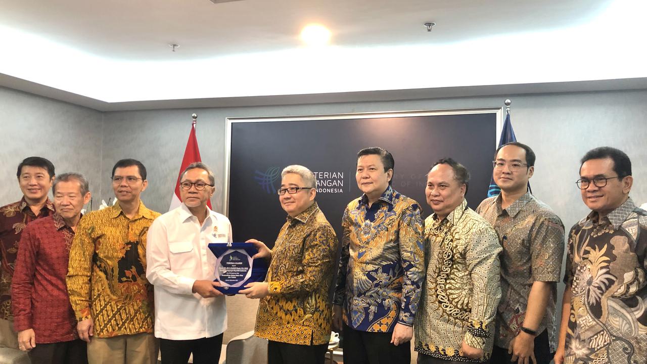 Menteri Perdagangan Zulkifli Hasan menerima Asosiasi Biofarmasi dan Bahan Baku Obat (AB30) di Kantor Kementerian Perdagangan, Jumat (22/9/2023). (Elza/Liputan6.com)