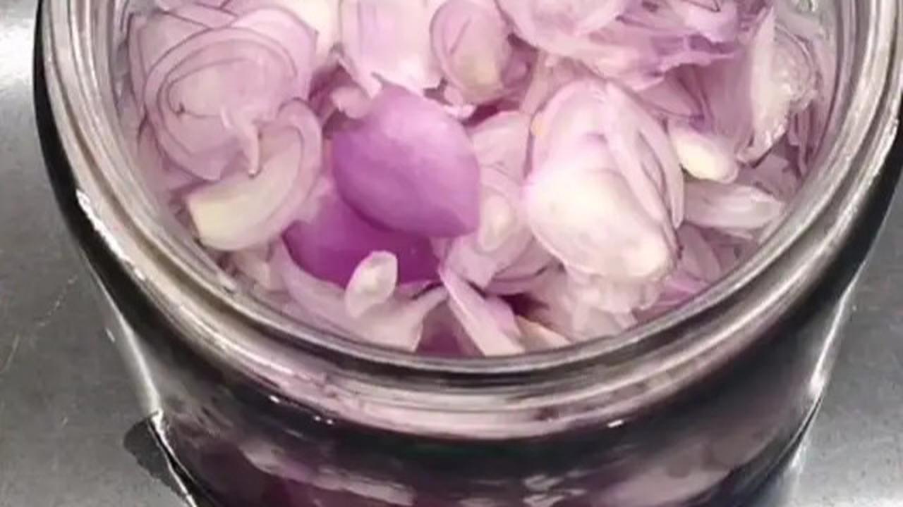 Rahasia Bawang Merah Cincang Awet Sebulan, Begini Trik Sederhananya