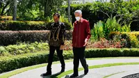 Presiden Joko Widodo (kiri) saat menerima kunjungan PM Singapura Lee Hsien Loong di The Sanchaya Resort Bintan, Kabupaten Bintan, Provinsi Kepulauan Riau, Selasa (25/1/2022). Kehadiran PM Lee di Bintan ini untuk menghadiri Leaders’ Retreat Indonesia-Singapura. (Laily Rachev/Biro Pers Setpres)