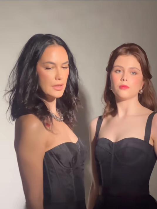 Sophia Latjuba dan Manuella ramai disebut bak kakak adik. Lewat pesona Sophia yang awet muda, ia terlihat bak seumuran dengan putri keduanya itu. (Liputan6.com/IG/@sophia_latjuba88)