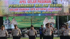 Aparat kepolisian saat mengikuti apel gelar pasukan pengamanan malam takbiran di Lapangan Silang Monas, Jakarta Pusat, Selasa (4/6/2019). Polres Jakarta Pusat menurunkan lima ribu personel kepolisian untuk mengamankan malam takbiran. (merdeka.com/Imam Buhori)