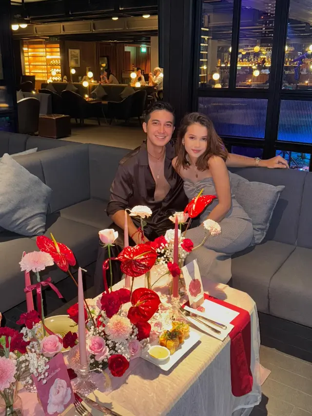 7 Potret Sandrinna Michelle dan Junior Roberts Dinner Romantis Rayakan Anniversary