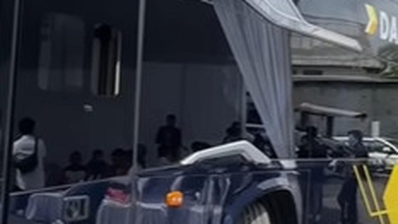 Potret Mewahnya Bus PO Damri Double Decker Bikin Betah di Perjalanan, Pramugarinya Cantik-cantik