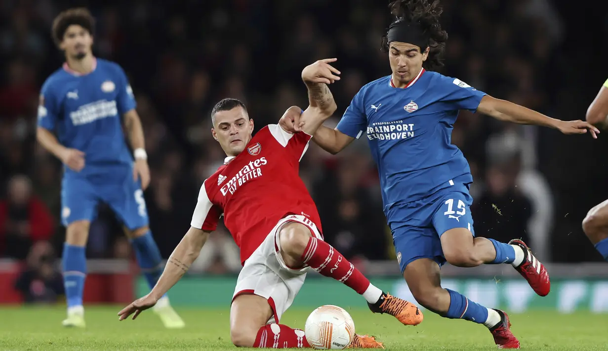 Berkat kemenangan tersebut Arsenal tetap kokoh di puncak klasemen. Skuad Arteta menyapu bersih empat pertandingan dengan kemenangan dan belum pernah terkalahkan. Sedangkan PSV tertahan di peringkat ke-2 dengan koleksi tujuh poin. (AP/Ian Walton)