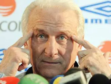 Gaya pelatih Republik Irlandia, Giovanni Trapattoni di sesi konferensi pers jelang laga kualifikasi PD 2010 lawan Italia di St Elia Stadium, Bari, 31 Maret 2009. AFP PHOTO / ALBERTO PIZZOLI 