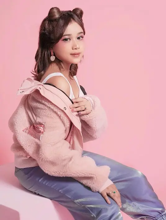 "Baik-baik aja sih, karena rebahan itu mungkin gini lho. Banyak banget orang yang selalu, dulu kerja terus dan mengeluh, sekolah terus mengeluh, gitu-gitu kan,” jelas Brisia Jodie. (Instagram/brisiajodie96)