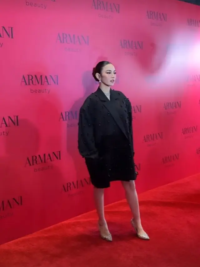 Parada Gaya Glamor Seleb dengan Outfit Serba Hitam, dari Jessica Mila, Paula Verhoeven, hingga Mahalini Raharja