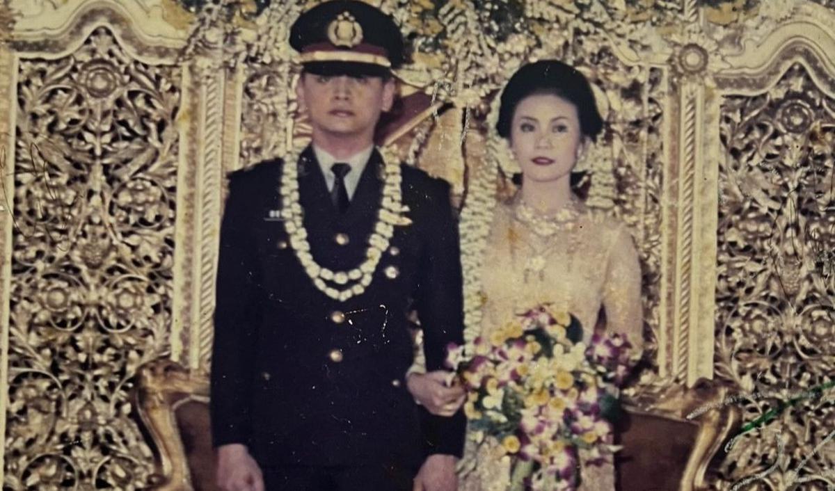 Menurut informasi, Brigjen Deni dan Rina Oktriana menikah pada 6 Juli 2000 dan saat ini sudah masuk pada tahun ke-23 usia pernikahan mereka.