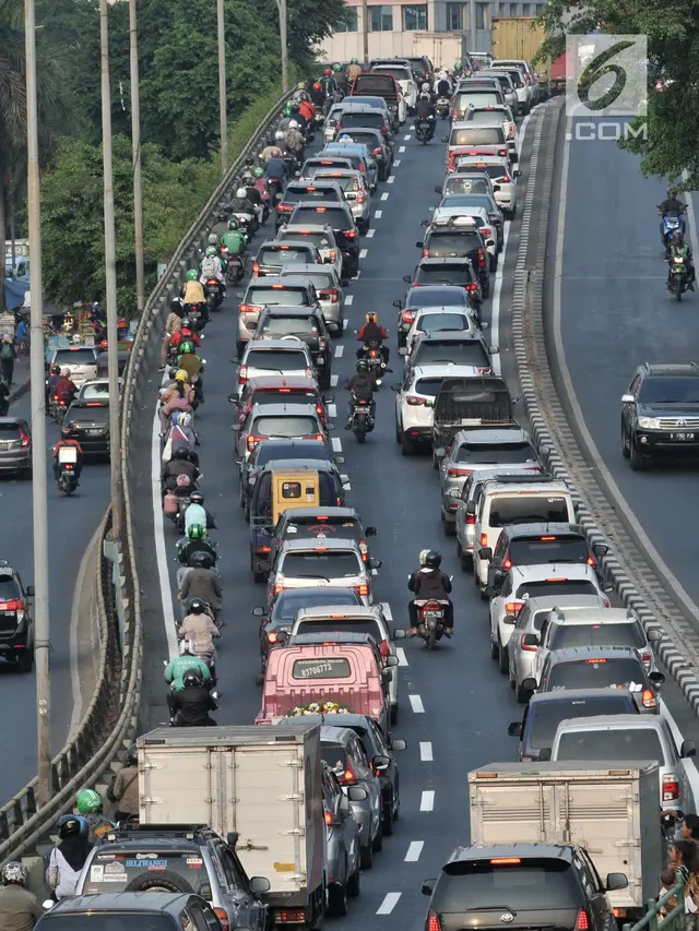 Kemacetan di Jalur Alternatif