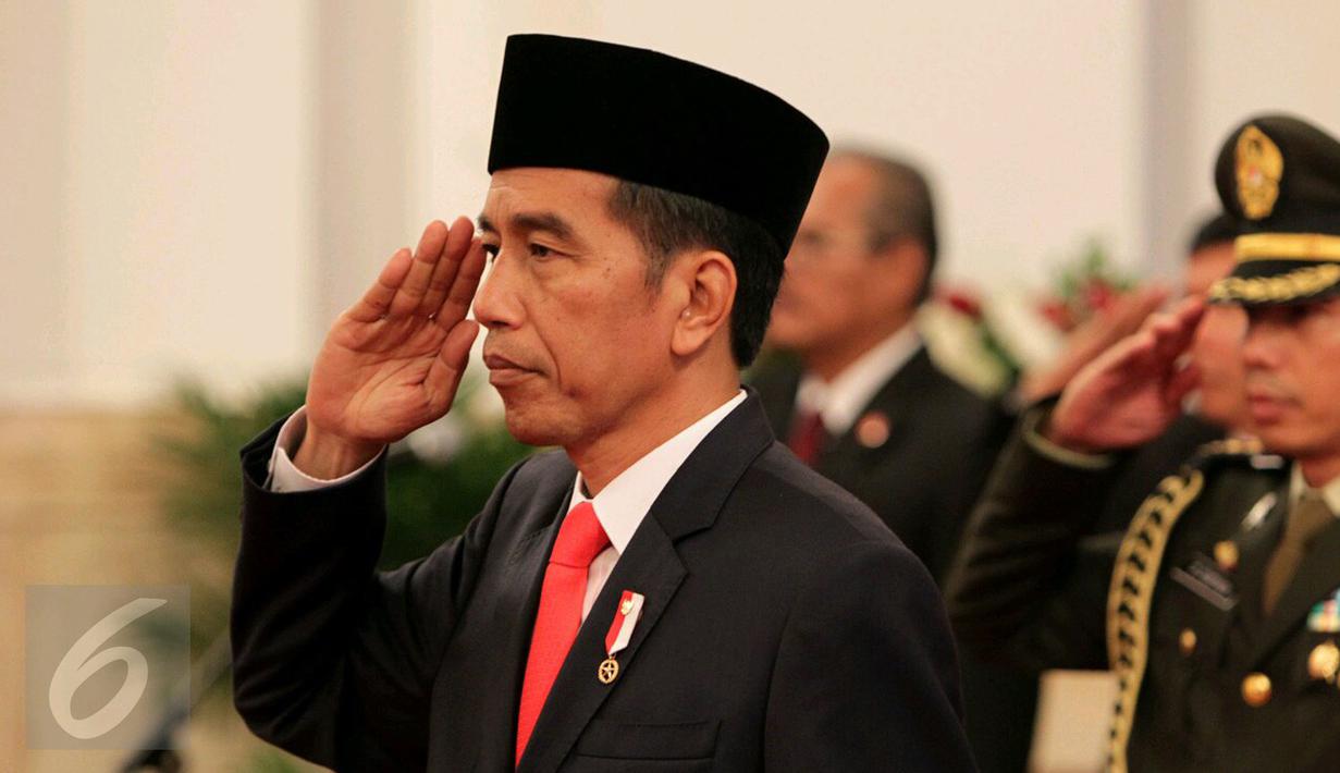 Presiden Joko Widodo saat melantik lima Gubernur dan Wagub baru di Istana Negara, Jakarta, Jumat (12/5). Kelima kepala daerah yang dilantik adalah Banten, Gorontalo, Sulawesi Barat, Bangka Belitung, dan Papua Barat. (Liputan6.com)