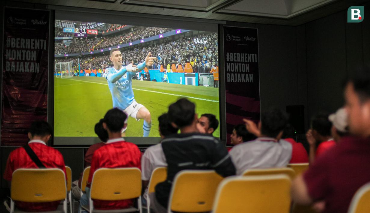 <p>Tayangan layar pemain Manchester City, Phil Foden saat membobol gawang Manchester United saat Roaring Night Liga Inggris yang berlangsung di Hotel IBIS Style, Tanah Abang, Jakarta, Minggu (03/03/2024). (Bola.com/Bagaskara Lazuardi)</p>