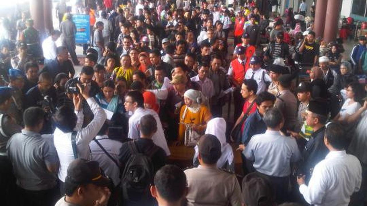 Kantor Batavia Air 'dikepung' calon penumpang