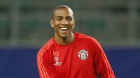 Ashley Young menyebut Manchester United masih bisa tersenyum meskipun berada dalam tren negatif. (Reuters/Sergio Perez)
