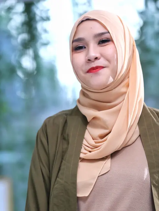 "Malingnya kabur, gembok rumahku hilang dan nggak tahu malingnya buka gembok pakai apa. Penjaga aku juga nggak terlalu dengar apa-apa," kata Zaskia. (Adrian Putra/Bintang.com)