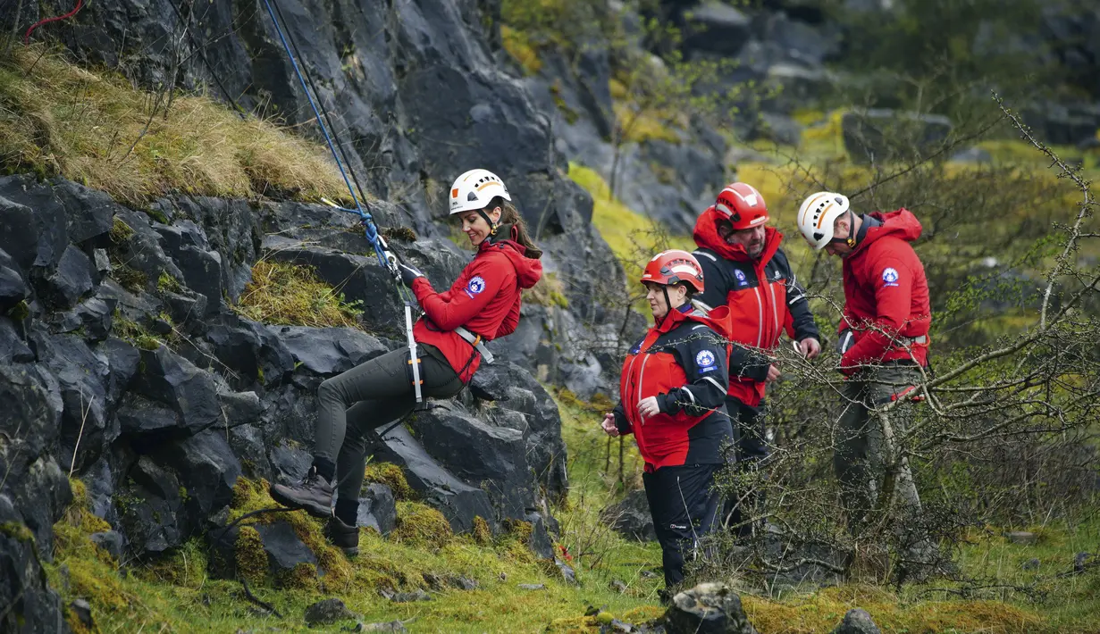 Dikelola sepenuhnya oleh para sukarelawan, Tim Penyelamat Gunung Central Beacons telah bekerja untuk menjaga keamanan masyarakat Mid dan South Wales sejak 1963. (Ben Birchall/PA via AP)