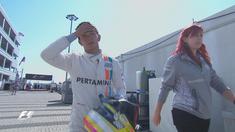 Rio Haryanto gagal melanjutkan lomba setelah ditabrak pebalap Force India, Nico Hulkenberg, yang melintir setelah ditabrak pebalap Haas F1, Esteban Gutierrez, dalam F1 GP Rusia di Sirkuit Sochi Autodrom, Rusia, Minggu (1/5/2016). (Bola.com/Twitter/F1)