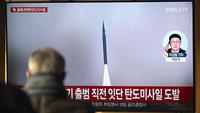 Sebelumnya, pada pekan lalu, Pyongyang menembakkan uji coba sistem rudal hipersonik baru yang ditujukan untuk menghalangi saingan negara itu di Pasifik. (JUNG YEON-JE/AFP)