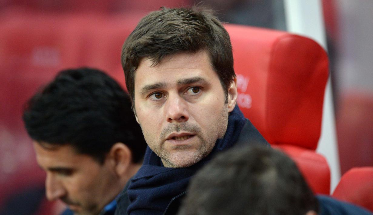 Pelatih Tottenham Hotspur, Mauricio Pochettino saat mendampingi timnya bertandang ke Stoke City  pada lanjutan Liga Inggris di Stadion Britannia, Stoke, Selasa (19/4/2016) dini hari WIB. (AFP/Oli Scarff)