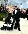 Intip pesona Anne Hathaway bak princess di Met Gala 2026 (Photo by Dimitrios Kambouris / GETTY IMAGES NORTH AMERICA / Getty Images via AFP)