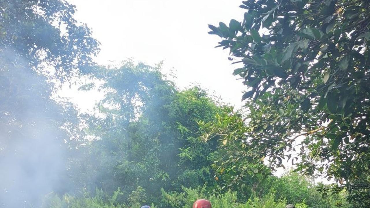 Manggala Agni Intensifkan Pemadaman Karhutla Singkawang Utara di Lahan Gambut
