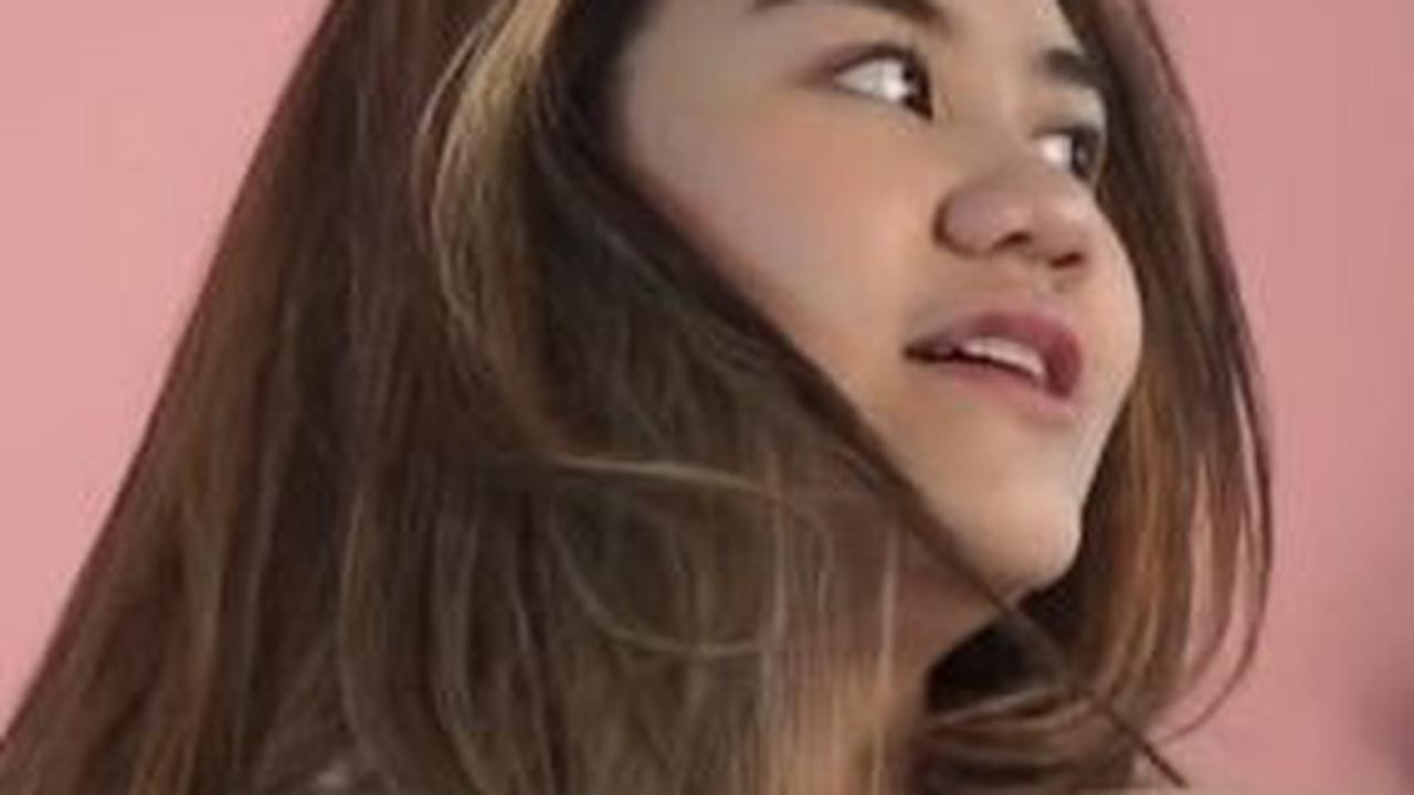 Khususnya penampilan Aaliyah Massaid yang disebut netizen sangat berbeda dibandingkan dengan penampilannya saat ini.<br><br>