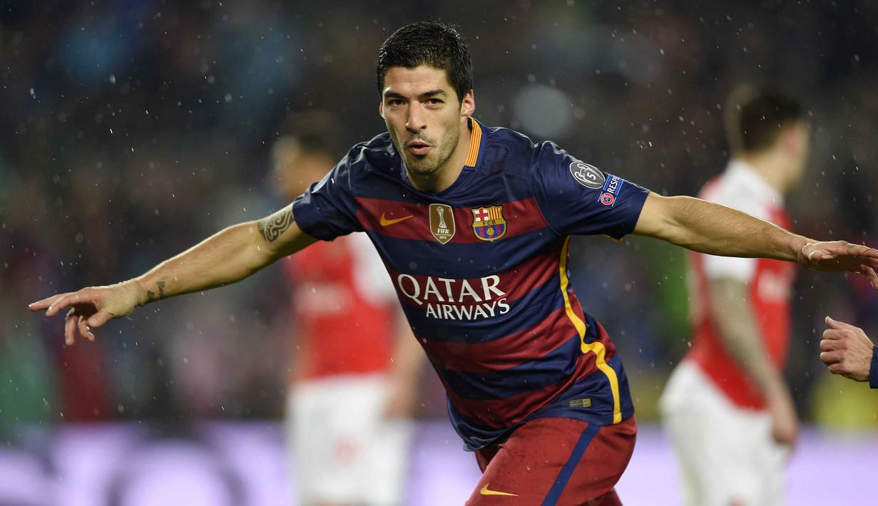 Luis Suarez mencetak satu gol yang meloloskan timnya ke perempat final pada leg kedua 16 besar liga Champions di Stadion Camp Nou, Barcelona, Kamis (17/3/2016) dini hari WIB. (AFP/Lluis Gene)
