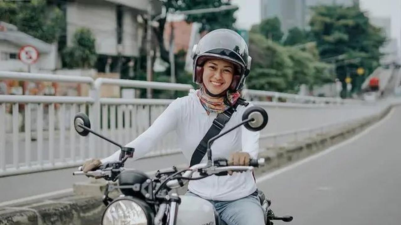 3.&nbsp;Prisia Nasution