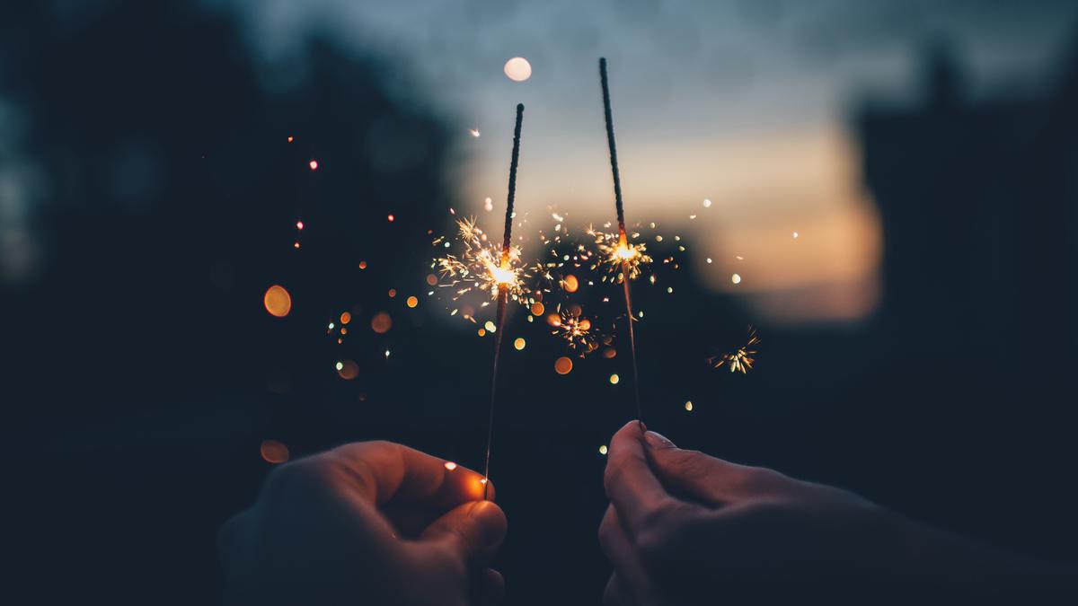 100+ Ucapan Happy New Year 2025 dalam Bahasa Inggris dan Artinya, Keren