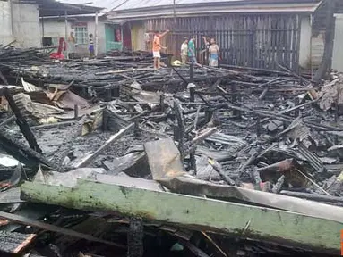 Citizen6, Banjarmasin: 15 rumah terbakar pada pukul 00.02 WITA, Sabtu (9/4). (Pengirim: Ibe Pademawoe)