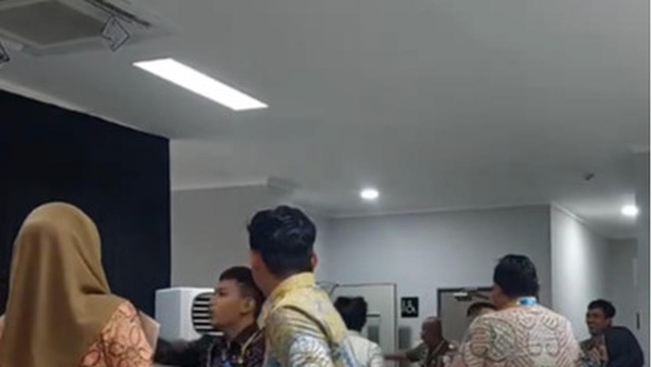Momen Panitia Kompak Bantu Peserta yang Hampir Terlambat Masuk ke Ruangan Tes CPNS, Aksinya Banjir Pujian Warganet