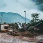 BMKG sebut tanah longsong dan banjir bandang menjadi bencana lanjutan yang patut diwaspadai oleh warga Cianjur. (unsplash.com/Sadiq Nafee)