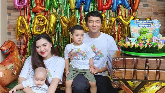 Vicky Shu Dekorasi Sendiri Untuk Acara Ultah Dan Aqiqah Anak News Entertainment Fimela Com Syahnaz sadiqah dan suami lagi bahagia banget nih. vicky shu dekorasi sendiri untuk acara